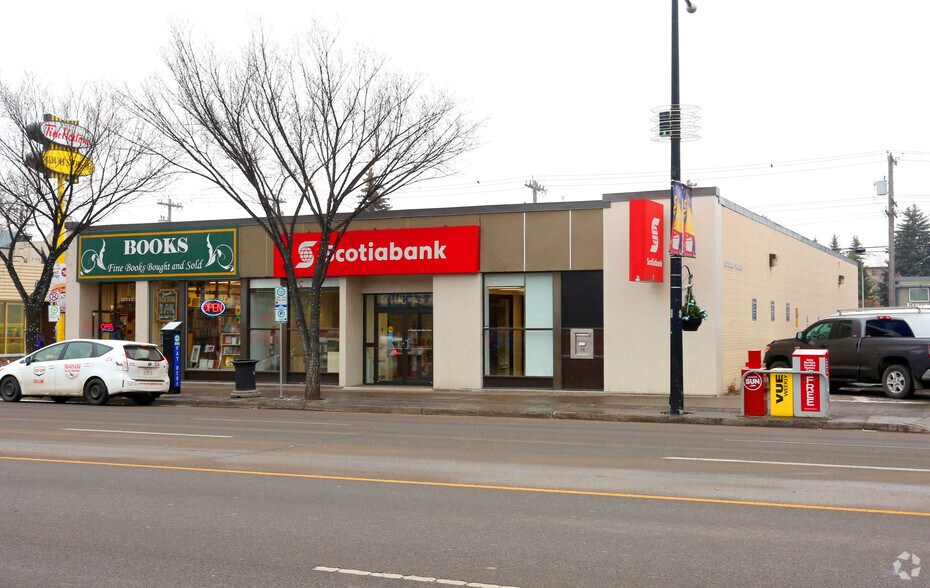 10537 82nd Ave NW, Edmonton, AB à louer - Photo de l’immeuble – Image 2 sur 3