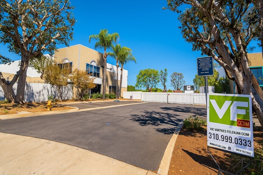 683 New York Dr, Pomona, CA à vendre - Photo de l’immeuble – Image 1 sur 5