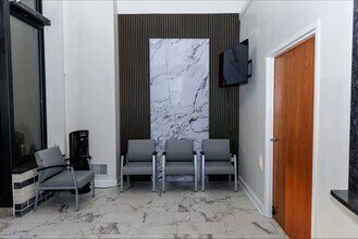 10354 S Harlem Ave, Palos Hills, IL à louer Hall d’entrée– Image 2 sur 11