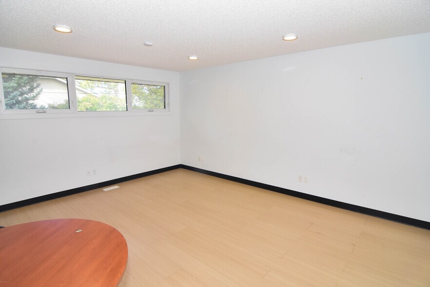 309 Main St N, Airdrie, AB à vendre - Photo de l’immeuble – Image 2 sur 16