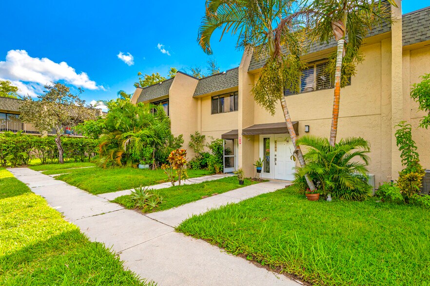 89 Deer Creek Rd, Deerfield Beach, FL à vendre - Photo de l’immeuble – Image 2 sur 23