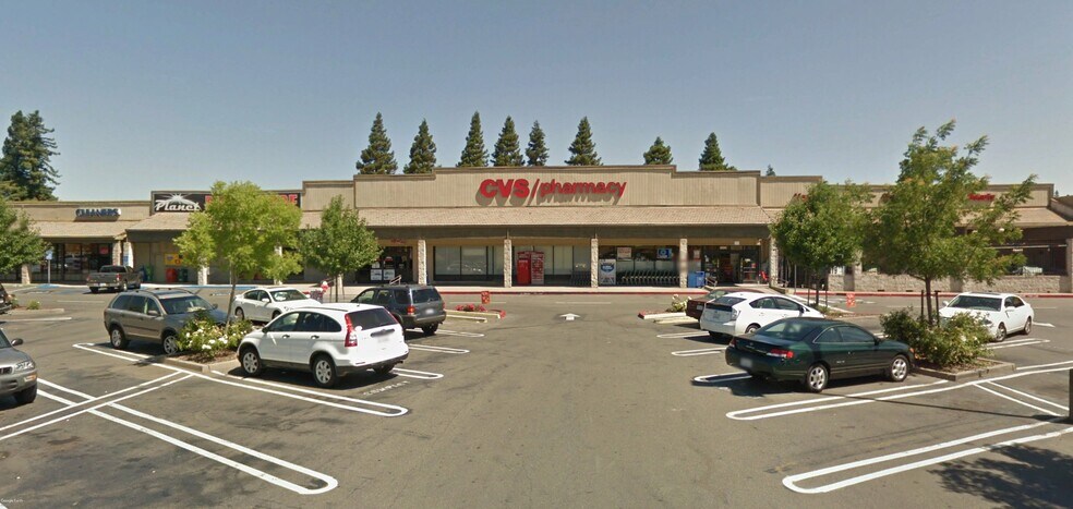 8511-8607 Elk Grove Blvd, Elk Grove, CA à louer - Photo de l’immeuble – Image 2 sur 4