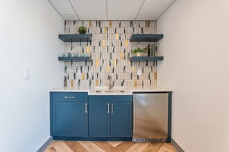 4045 S Broadway, Englewood, CO à louer Photo de l’immeuble– Image 2 sur 5