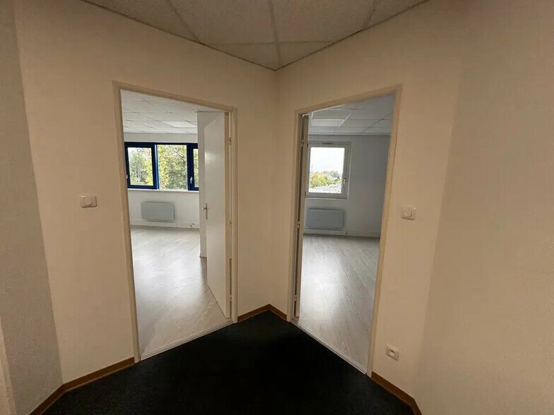 Bureau dans Hoenheim à louer - Photo de l’immeuble – Image 2 sur 8