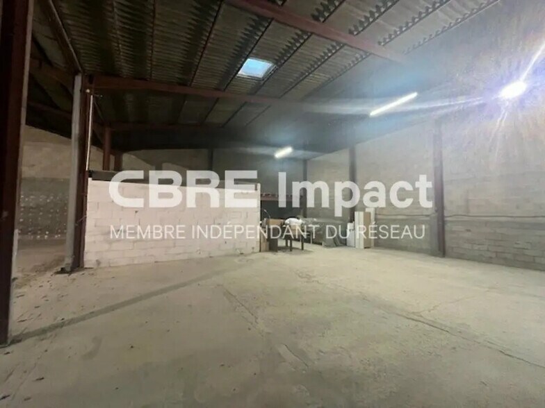 Local d’activités dans Tinqueux à louer - Photo de l’immeuble – Image 3 sur 10
