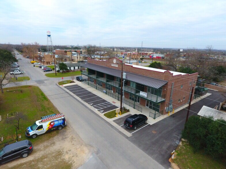 225 S Main St, Kyle, TX à louer - Photo de l’immeuble – Image 2 sur 6