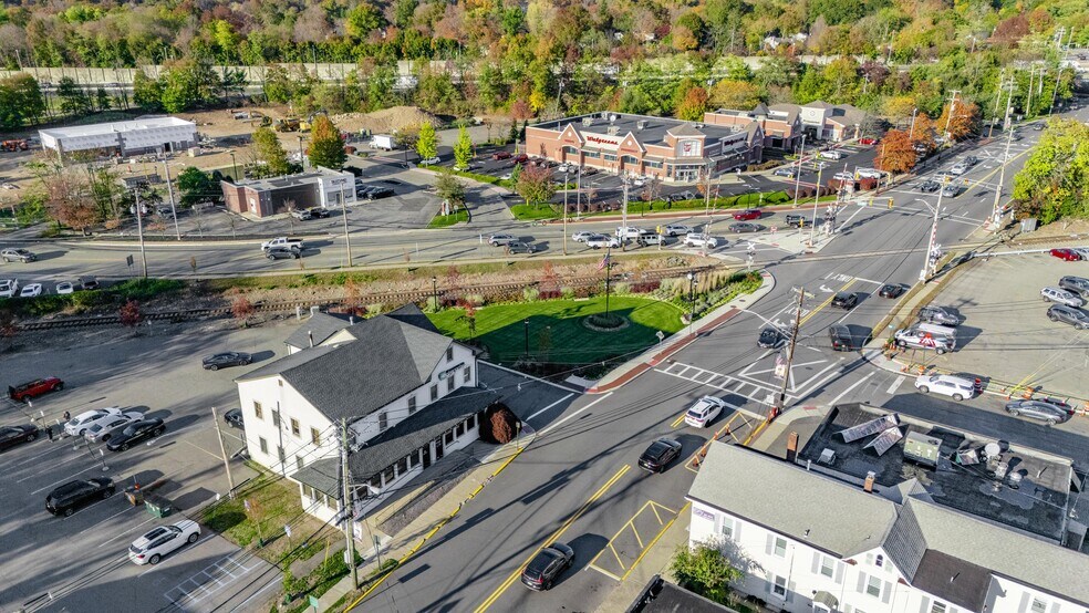 393 Ramapo Valley Rd, Oakland, NJ à vendre - Photo de l’immeuble – Image 2 sur 30