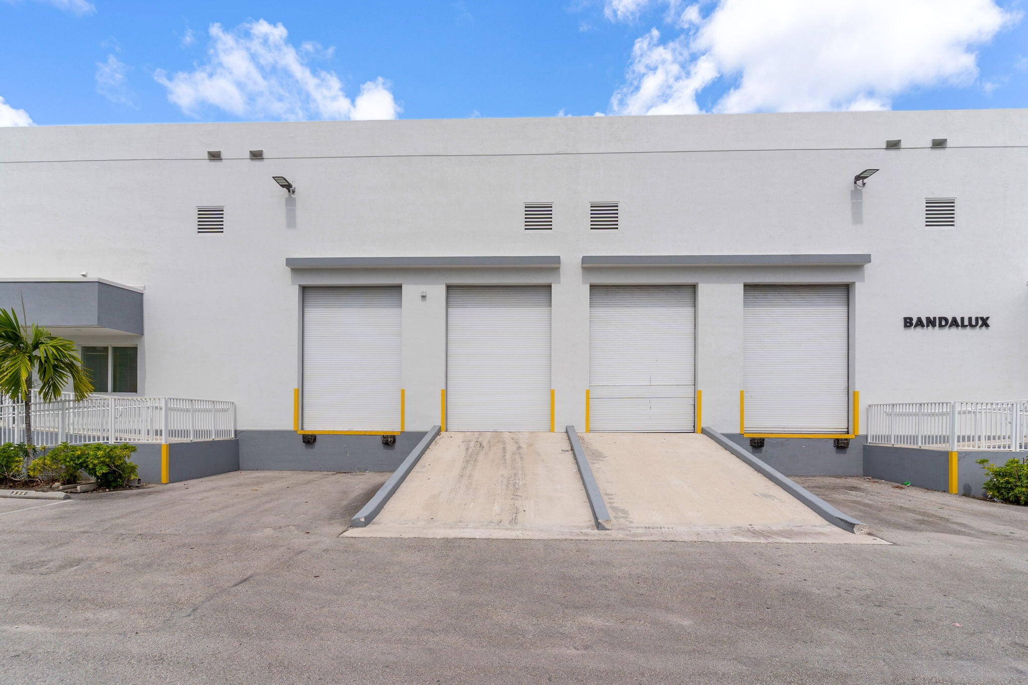 7900-7930 NW 71st St, Miami, FL à louer Photo intérieure– Image 1 sur 32