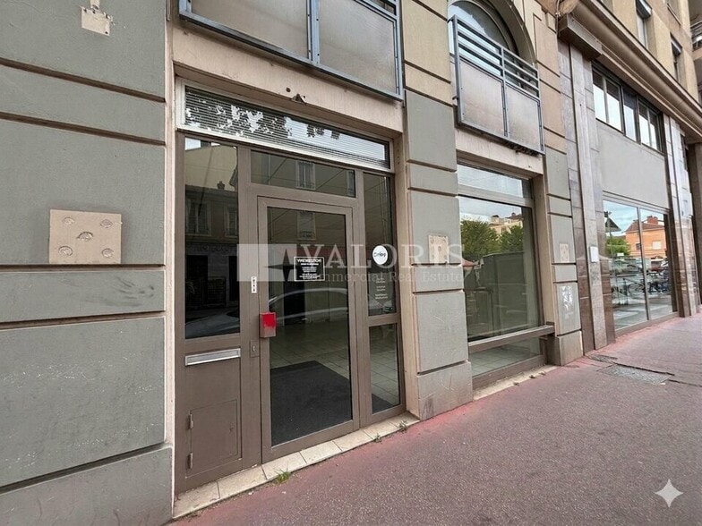 142 Avenue Des Frères Lumière, Lyon à louer - Photo de l’immeuble – Image 2 sur 9