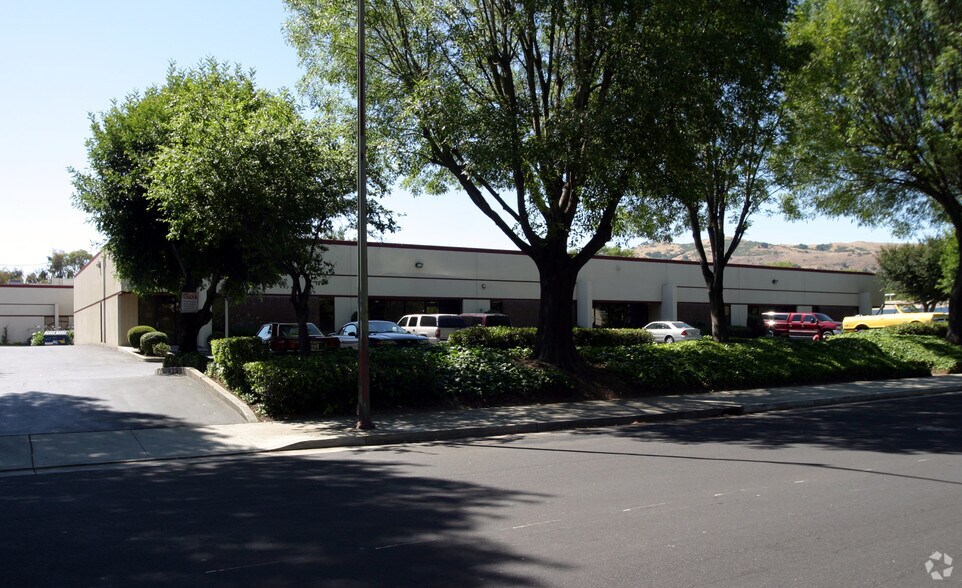 134-148 Martinvale Ln, San Jose, CA à louer - Photo de l’immeuble – Image 2 sur 4