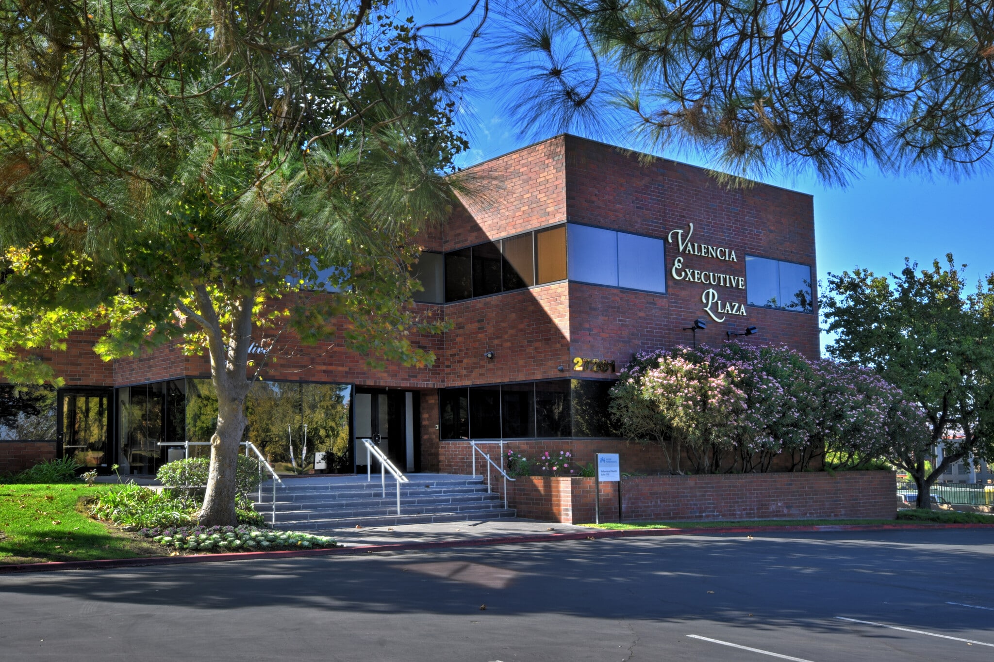 27201 Tourney Rd, Valencia, CA à louer Photo intérieure– Image 1 sur 4