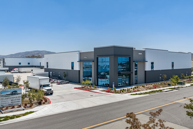 Plus de détails pour 11179 Banana Ave, Fontana, CA - Industriel/Logistique à louer