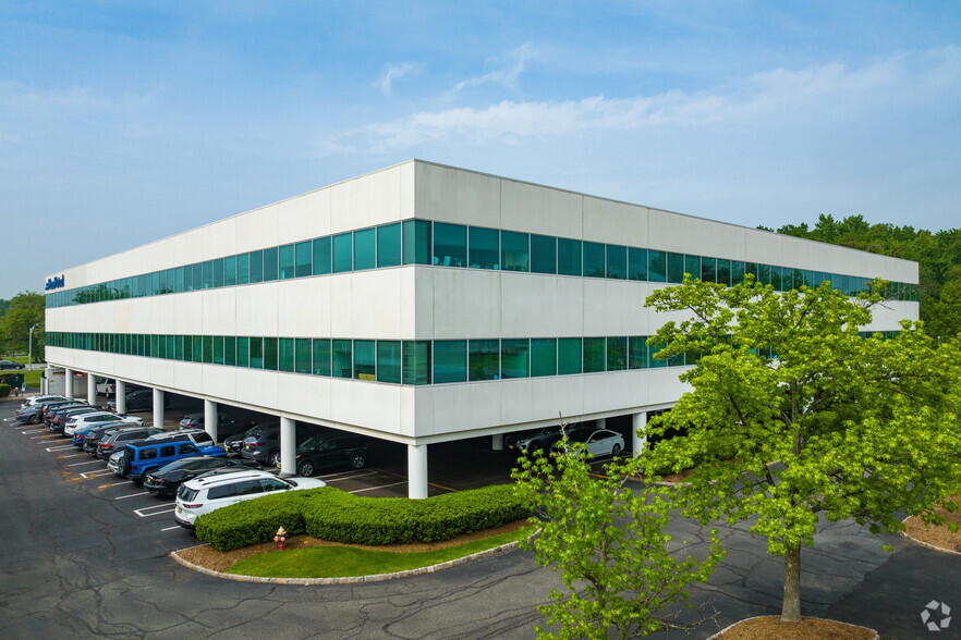 30 Two Bridges Rd, Fairfield, NJ à louer - Photo principale – Image 1 sur 8