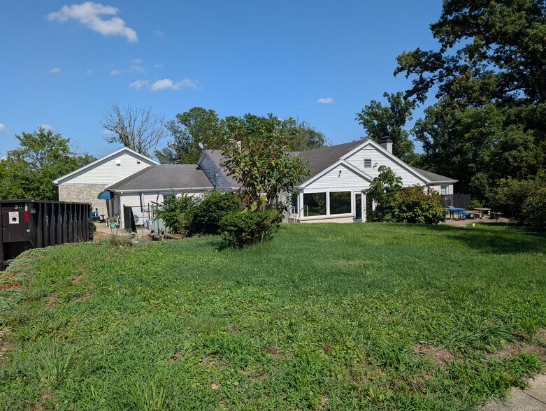 2210 Tucker Station Rd, Louisville, KY à vendre - Photo de l’immeuble – Image 2 sur 27