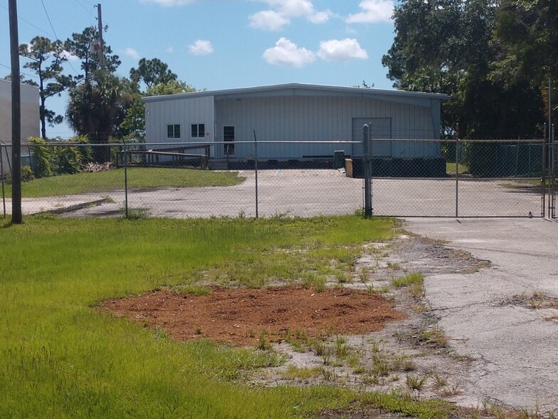425 S Wickham Rd, Melbourne, FL à vendre - Photo de l’immeuble – Image 1 sur 11
