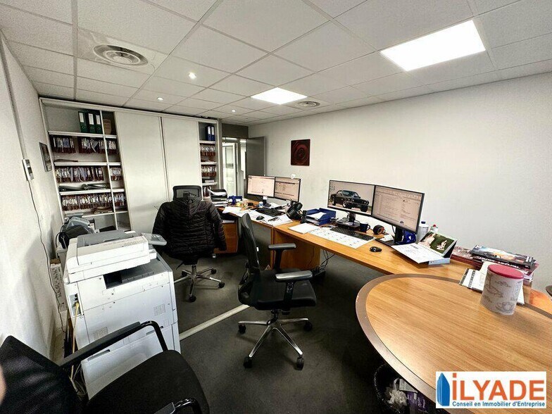 300 Avenue Des Mattes, La Ciotat à louer - Photo de l’immeuble – Image 2 sur 13