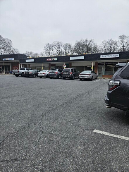 2179 Defense Hwy, Crofton, MD à louer - Photo de l’immeuble – Image 2 sur 4