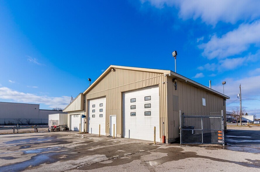 2073 Piper Ln, London, ON à louer - Photo de l’immeuble – Image 3 sur 13