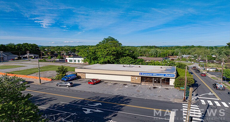 320 S Main St, Hendersonville, NC à vendre - Photo de l’immeuble – Image 2 sur 4