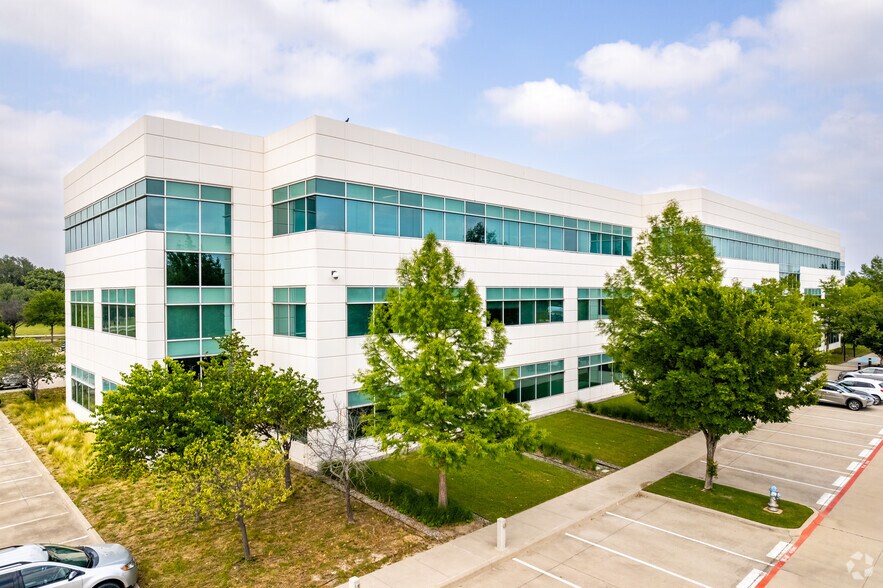 5600 Tennyson Pkwy, Plano, TX à louer - Photo de l’immeuble – Image 2 sur 10