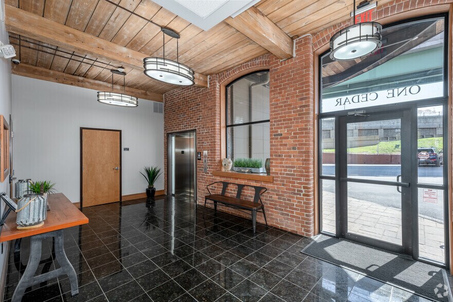 1 Cedar St, Providence, RI à louer - Hall d’entrée – Image 3 sur 64