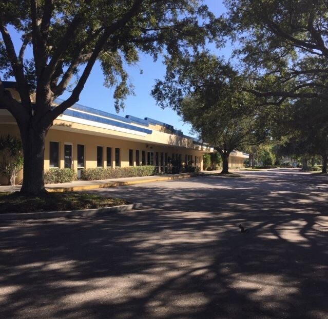 410 43rd St W, Bradenton, FL à louer Photo principale– Image 1 sur 4