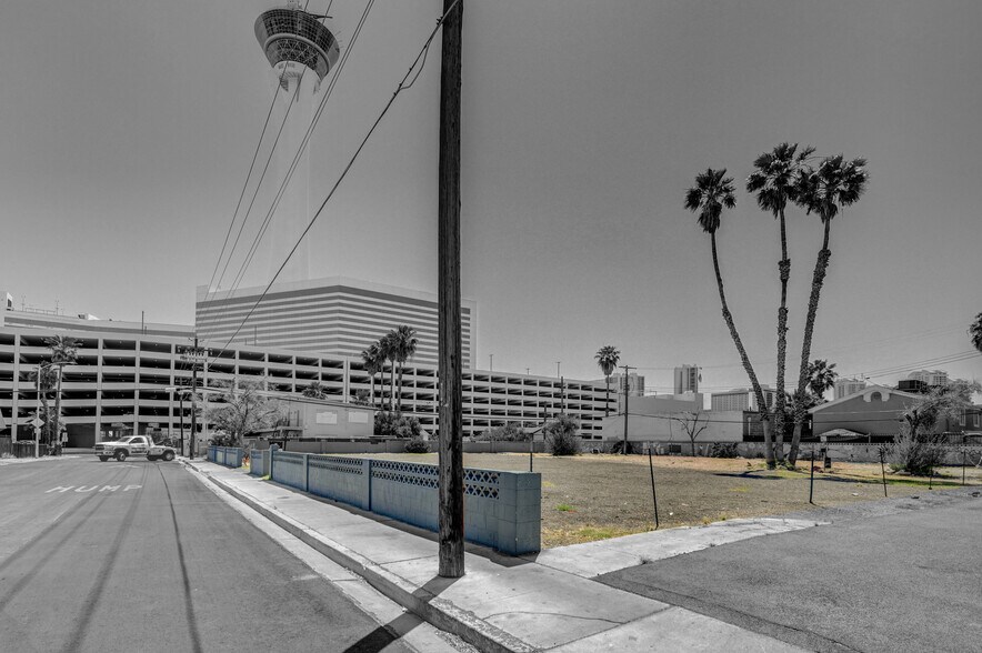 227 W Saint Louis Ave, Las Vegas, NV à vendre - Photo de l’immeuble – Image 2 sur 6