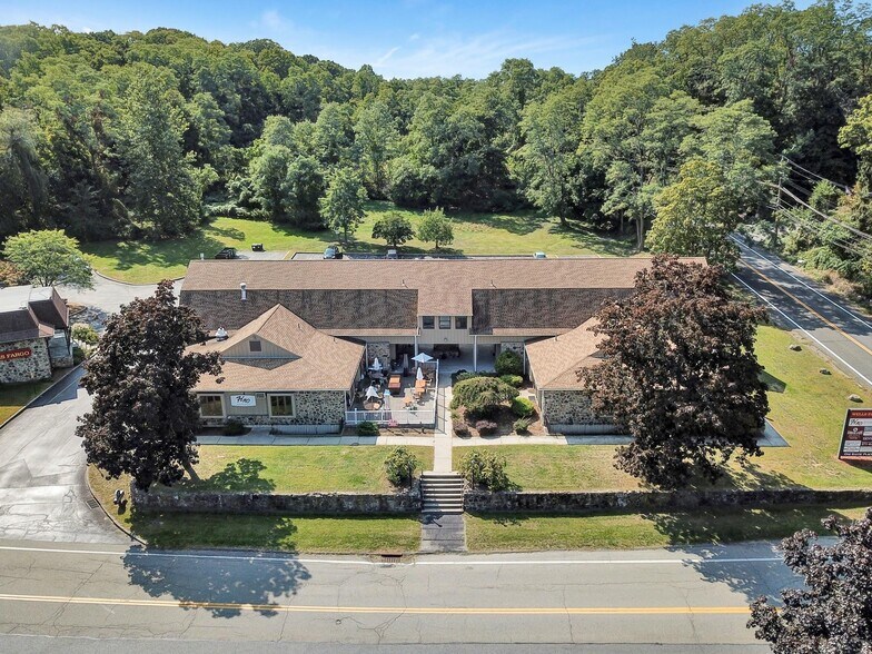 1 Baltic Pl, Croton On Hudson, NY à vendre - Photo de l’immeuble – Image 2 sur 10