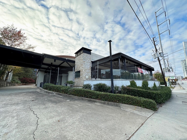 3102 Piedmont Rd NE, Atlanta, GA à louer - Photo de l’immeuble – Image 1 sur 11