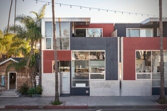 1324 Abbot Kinney Blvd, Venice, CA à louer Photo de l’immeuble– Image 1 sur 11