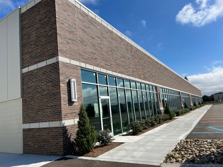 51330-51342 Schoenherr Rd, Shelby Township, MI à louer - Photo de l’immeuble – Image 2 sur 3