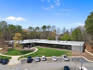 Plus de détails pour 301 Gregson Dr, Cary, NC - Local d’activités à vendre