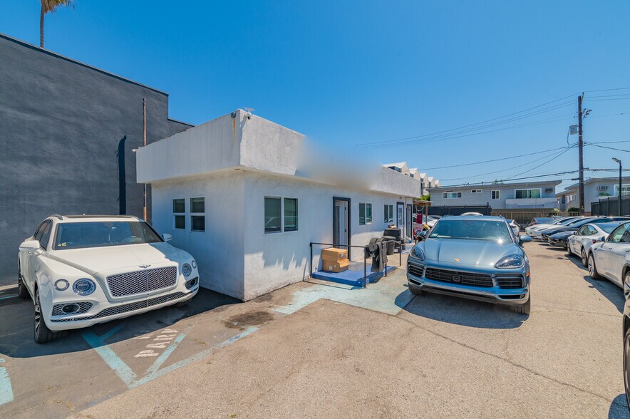 2022 S Robertson Blvd, Los Angeles, CA à louer - Photo de l’immeuble – Image 3 sur 28