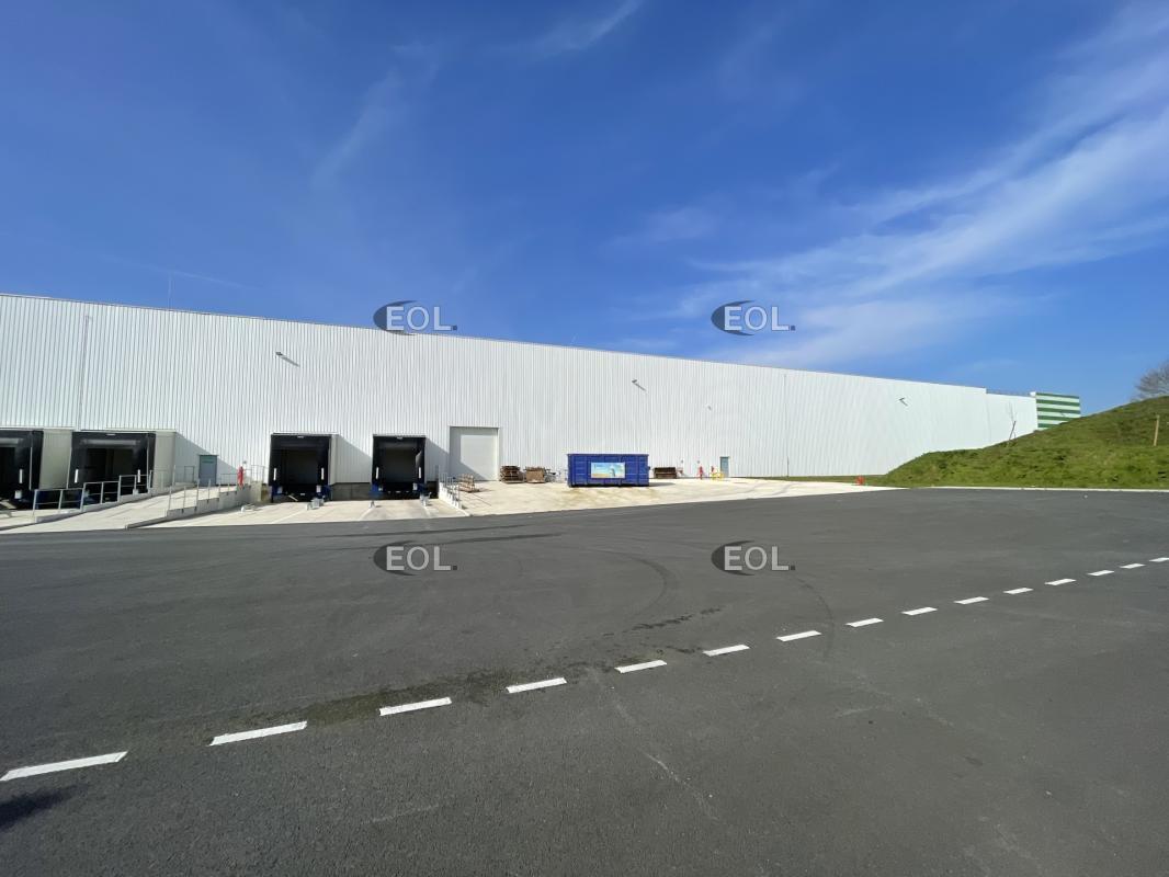 Industriel/Logistique dans Bruyères-sur-Oise à louer Photo de l’immeuble– Image 1 sur 4