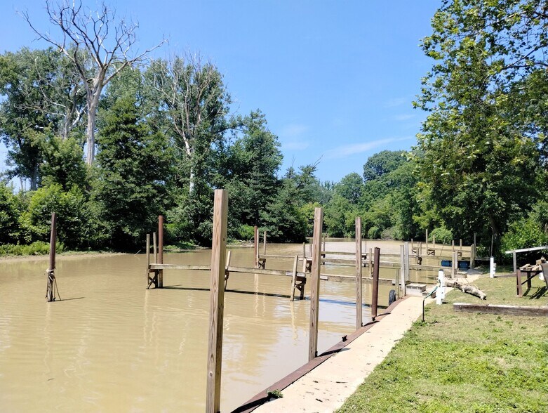 East Island Marina portefeuille de 5 biens à vendre sur LoopNet.fr - Photo de l’immeuble – Image 3 sur 21