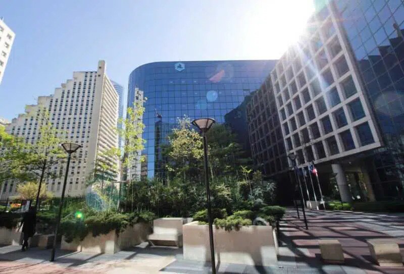 47 Rue Louis Blanc, Courbevoie à louer - Photo de l’immeuble – Image 2 sur 8