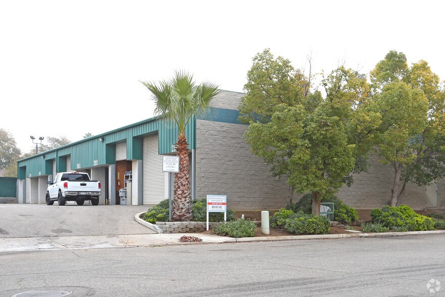 2170-2188 N Pleasant Ave, Fresno, CA à louer - Photo de l’immeuble – Image 2 sur 2