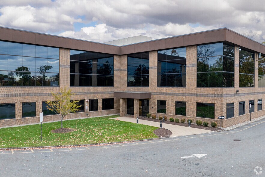 199 Pomeroy Rd, Parsippany, NJ à louer - Photo de l’immeuble – Image 1 sur 23