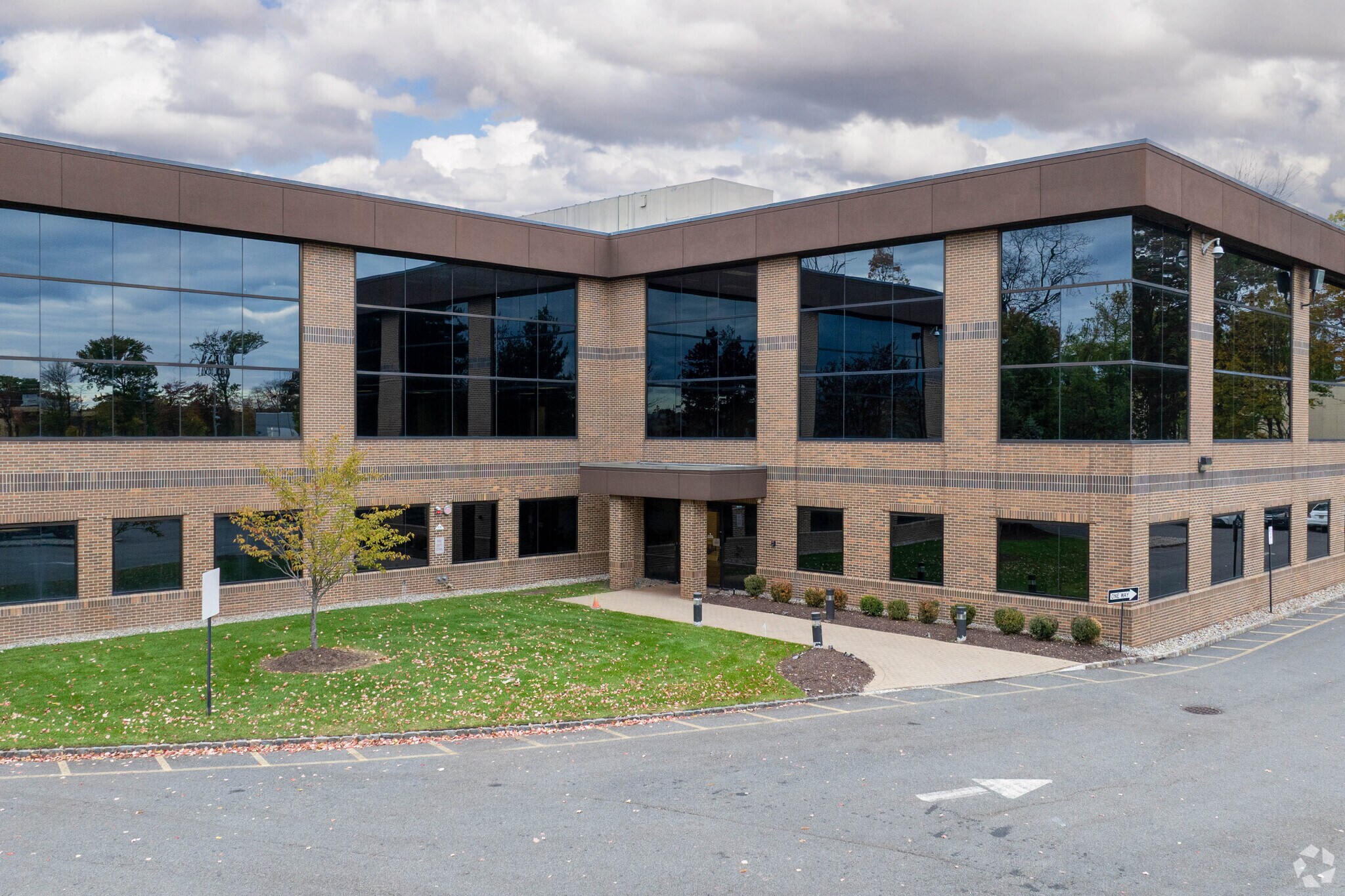 199 Pomeroy Rd, Parsippany, NJ à louer Photo de l’immeuble– Image 1 sur 24