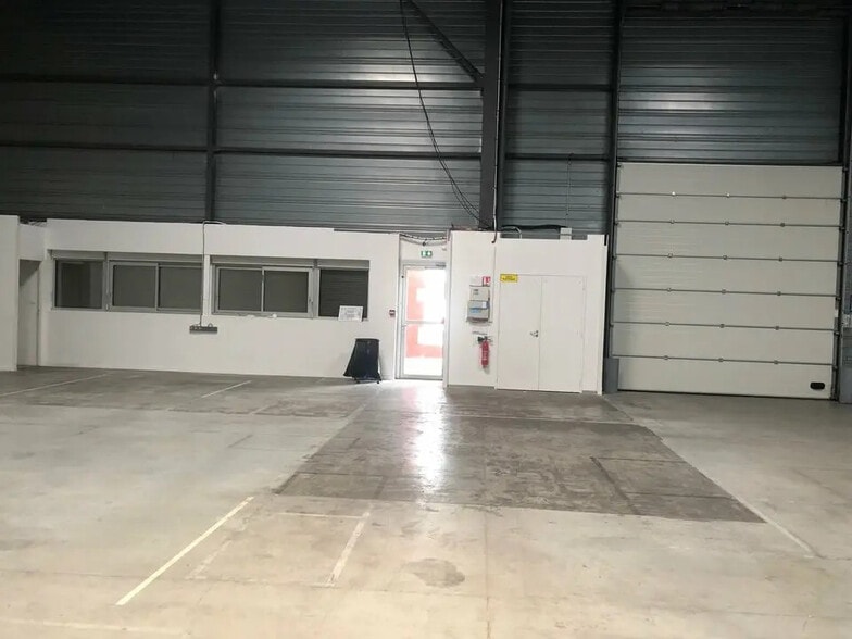 Local d’activités dans Blanquefort à louer - Photo de l’immeuble – Image 3 sur 4