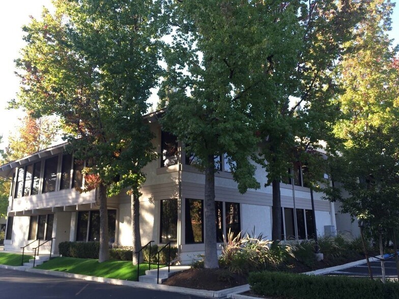 128 Auburn Ct, Westlake Village, CA à louer - Photo de l’immeuble – Image 2 sur 21