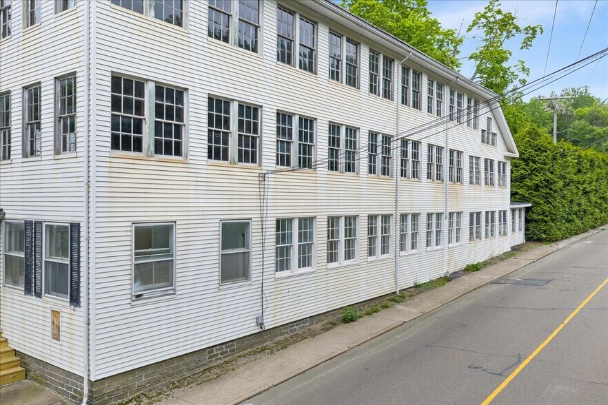 33 Liberty St, Chester, CT à vendre - Photo de l’immeuble – Image 1 sur 19