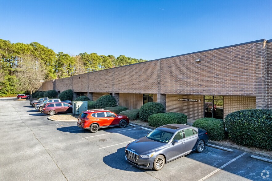 2177 Flintstone Dr, Tucker, GA à louer - Photo de l’immeuble – Image 1 sur 4