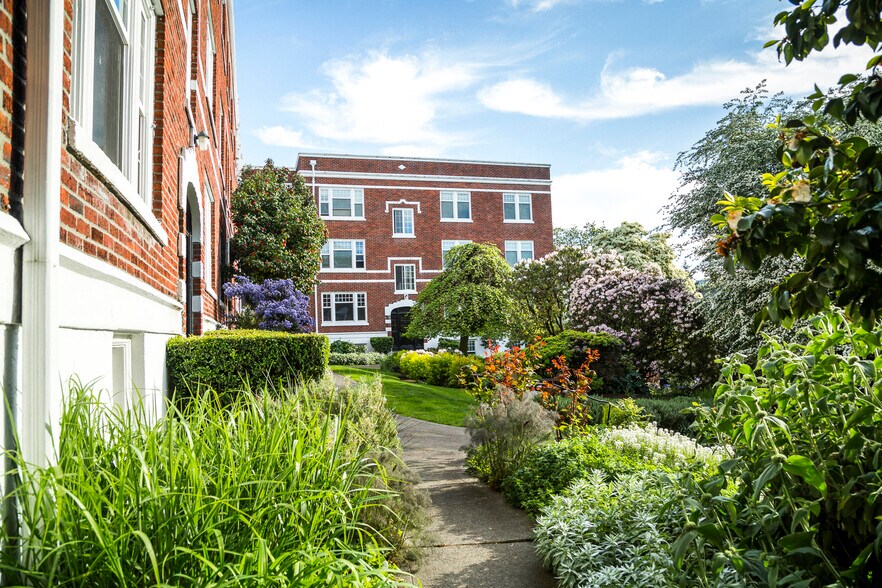 615 Bellevue Ave E, Seattle, WA à vendre - Photo de l’immeuble – Image 3 sur 9