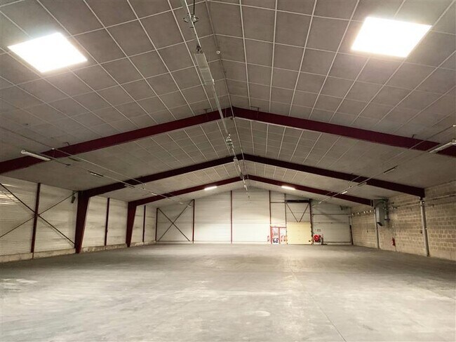 Plus de détails pour Route De Tours, Écommoy - Industriel/Logistique à louer
