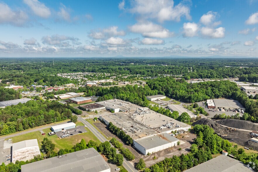 3811 Kimwell Dr, Winston-Salem, NC à vendre - Photo de l’immeuble – Image 2 sur 15