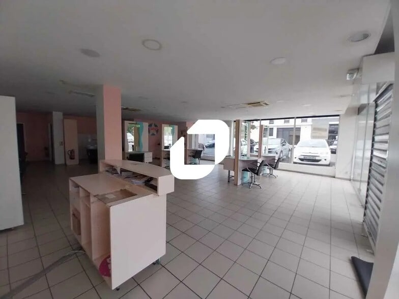 Local commercial dans Saint-Médard-en-Jalles à louer - Photo intérieure – Image 3 sur 6