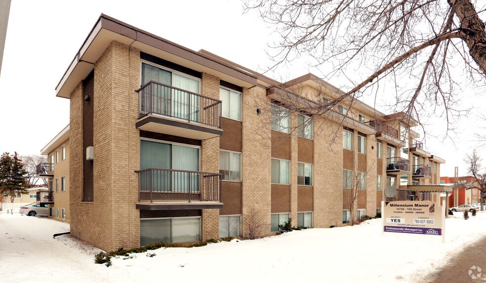 10740 109th St NW, Edmonton, AB à vendre - Photo de l’immeuble – Image 2 sur 13