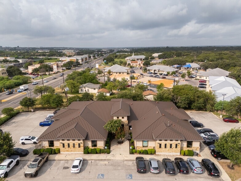 10007 Huebner Rd, San Antonio, TX à vendre - Photo principale – Image 1 sur 20