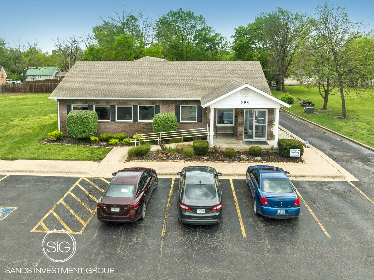 590 Lynn St, Lebanon, MO à vendre Photo de l’immeuble– Image 1 sur 6